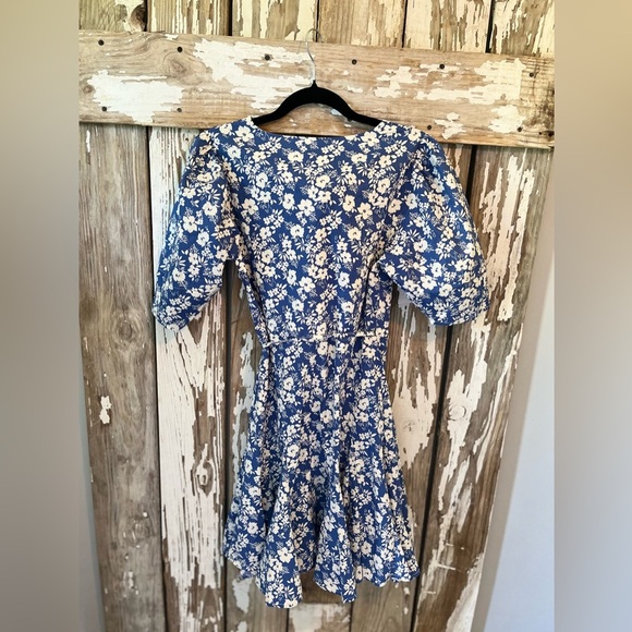 Karlie Blue & White Floral Wrap Dress size small Puff sleeves - Picture 7 of 10
